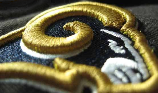 Машинная вышивка на одежде: особенности и преимущества