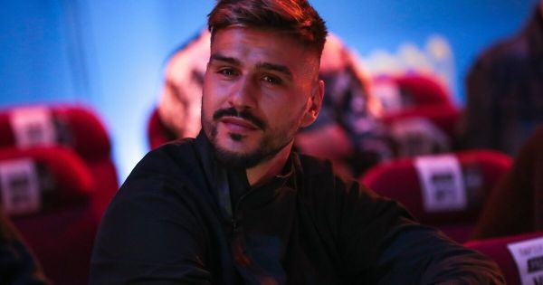 Экс-футболист Евгений Савин покинул Россию