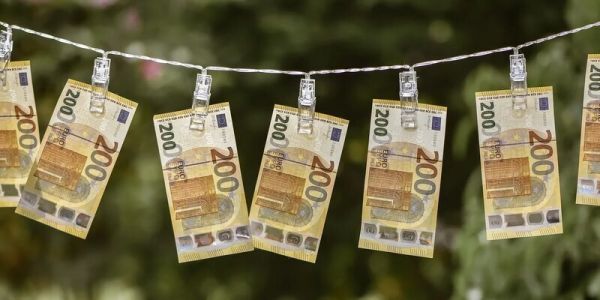 ЕС&nbsp;заморозил активы бизнесменов из&nbsp;РФ&nbsp;на&nbsp;&euro;10&nbsp;млрд