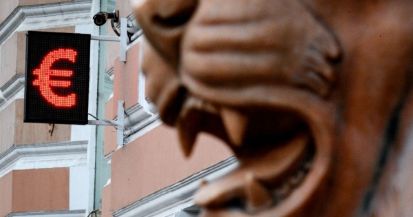 Курс евро опустился ниже 62 рублей впервые с мая 2017 года Курс евро опустился ниже 62 рублей впервые с мая 2017 года