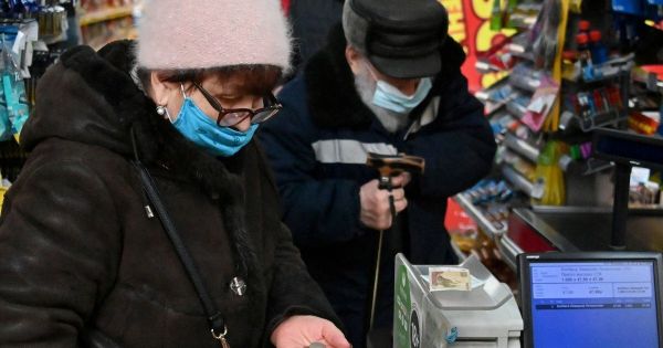 Продажи защитных масок в России упали на 38% Продажи защитных масок в России упали на 38%