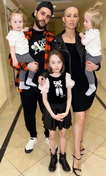 «Ревели обе»: Ашмарина побрилась налысо ради дочери «Ревели обе»: Ашмарина побрилась налысо ради дочери