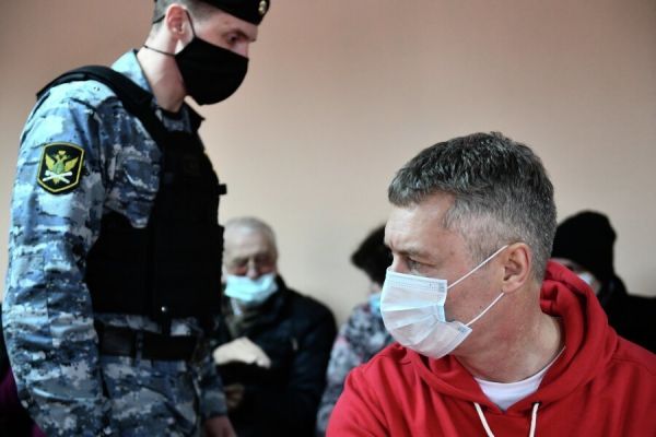 Суд оштрафовал Ройзмана за неуважение к Лаврову Суд оштрафовал Ройзмана за неуважение к Лаврову