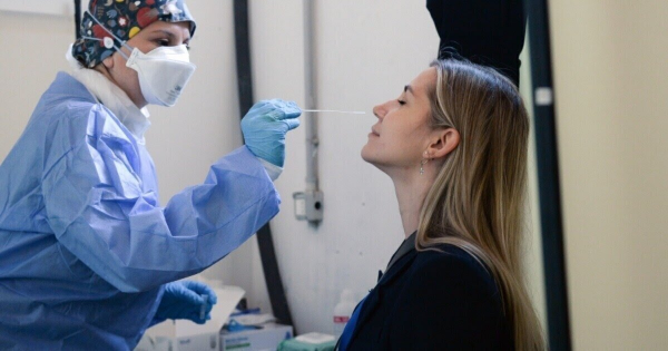 Вирусолог спрогнозировал срок нового всплеска COVID-19