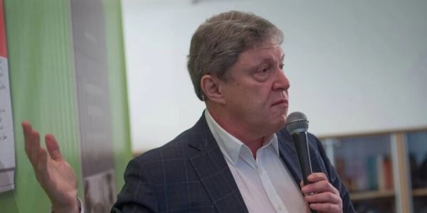 Явлинский ответил на сообщения об отъезде из России Явлинский ответил на сообщения об отъезде из России