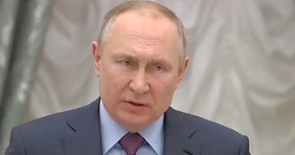 Кремль отложил прямую линию с Путиным Кремль отложил прямую линию с Путиным