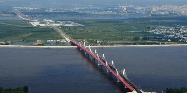 Между Россией и Китаем открыли первый автомобильный мост Между Россией и Китаем открыли первый автомобильный мост