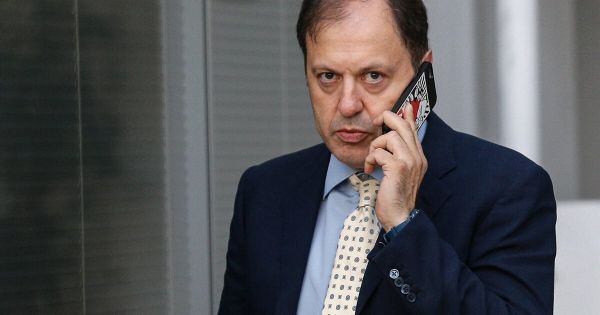 Политик Олег Митволь задержан перед вылетом в Дубай Политик Олег Митволь задержан перед вылетом в Дубай