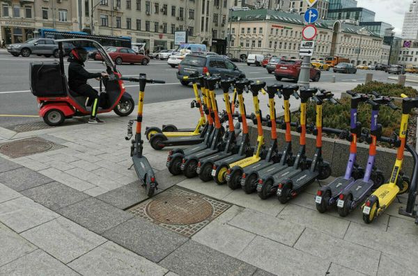 Хамзаев предложил ограничить скорость электросамокатов перед нерегулируемыми переходами Хамзаев предложил ограничить скорость электросамокатов перед нерегулируемыми переходами