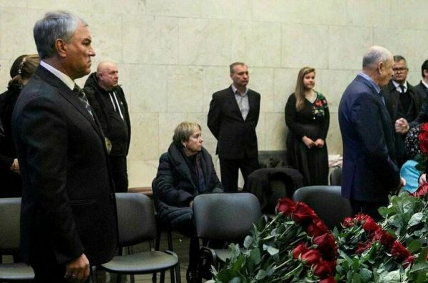 Вячеслав Володин и депутаты Госдумы простились с коллегой Николаем Петруниным