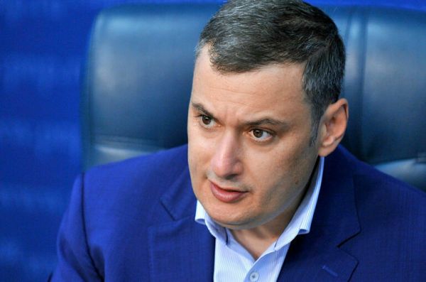 Хинштейн предложил запретить продажу товаров, пропагандирующих ЛГБТ Хинштейн предложил запретить продажу товаров, пропагандирующих ЛГБТ