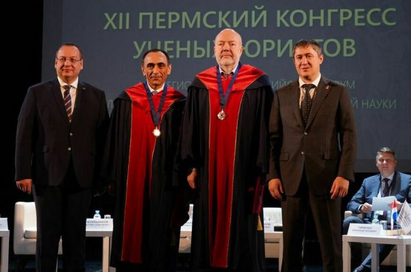 Павел Крашенинников стал почетным профессором Пермского исследовательского университета Павел Крашенинников стал почетным профессором Пермского исследовательского университета