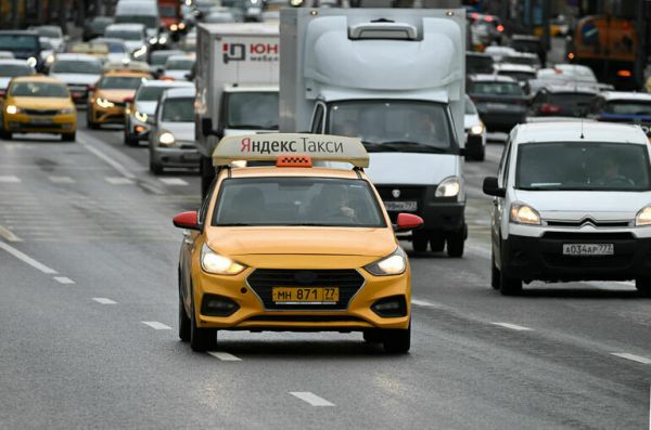 Ответственность водителей такси предложили застраховать