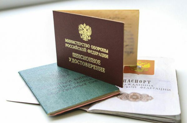 Силовикам предложили выплачивать всю недополученную пенсию