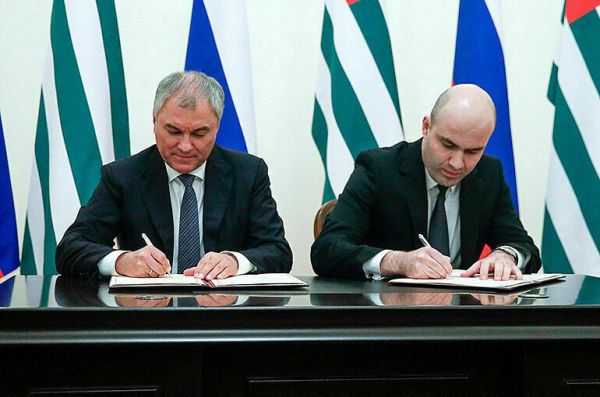 Володин и Ашуба подписали соглашение о межпарламентском сотрудничестве Володин и Ашуба подписали соглашение о межпарламентском сотрудничестве