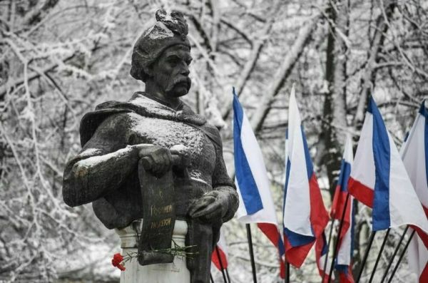 В Крыму отмечают День русско-украинского единства В Крыму отмечают День русско-украинского единства