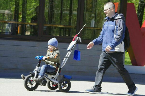 Власов предложил разрешить покупать спортивное снаряжение для детей за счет маткапитала