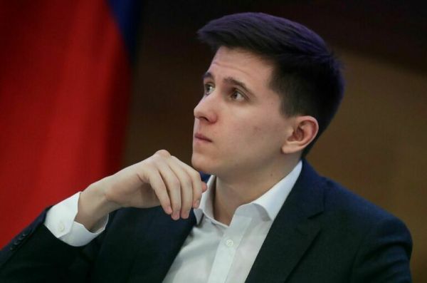 Госдума приняла отставку депутата Максима Гулина