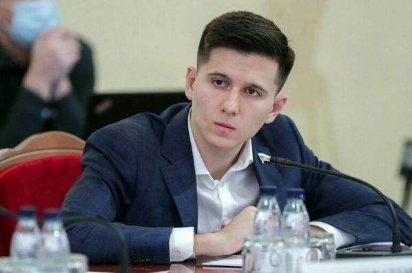 Мандат сложившего полномочия Максима Гулина передадут Анне Скрозниковой