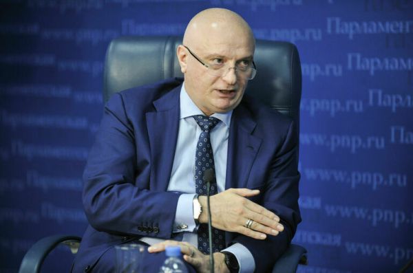 Клишас разъяснил внесенные в Госдуму поправки в закон о военном положении