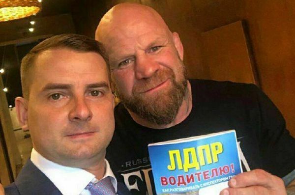 Раскулачить олигархов и помирить Россию с Америкой: чем планирует заняться в Госдуме боец ММА Джефф Монсон