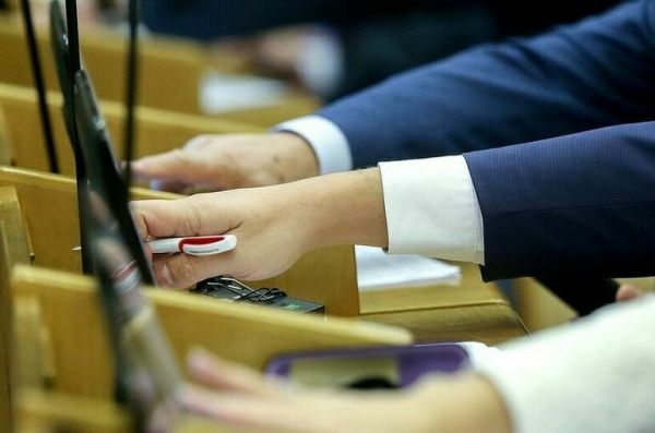 Руководство аппарата региональных парламентов сможет работать до 70 лет