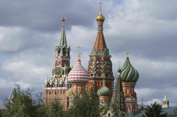 Украина попыталась атаковать Кремль двумя беспилотниками Украина попыталась атаковать Кремль двумя беспилотниками