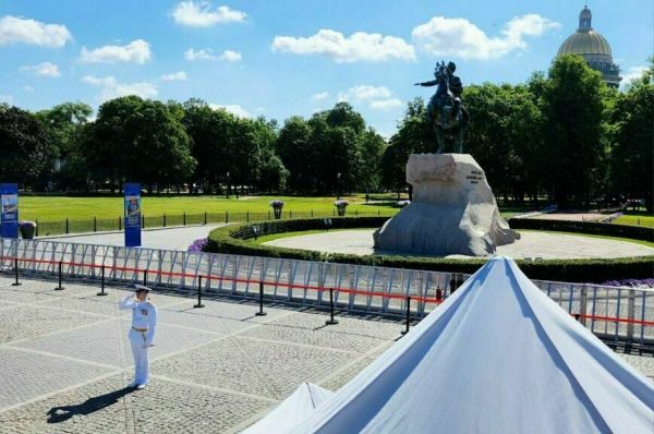 День ВМФ без самолетов, но с гостями из Африки День ВМФ без самолетов, но с гостями из Африки