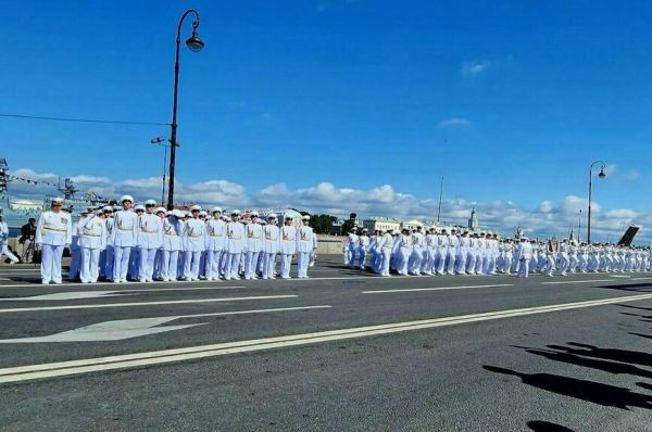 День ВМФ без самолетов, но с гостями из Африки День ВМФ без самолетов, но с гостями из Африки