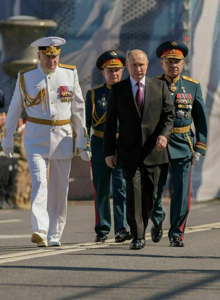 День ВМФ без самолетов, но с гостями из Африки День ВМФ без самолетов, но с гостями из Африки