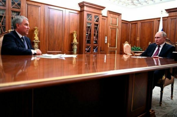 Путин поблагодарил Володина за поддержку в ключевых вопросах развития