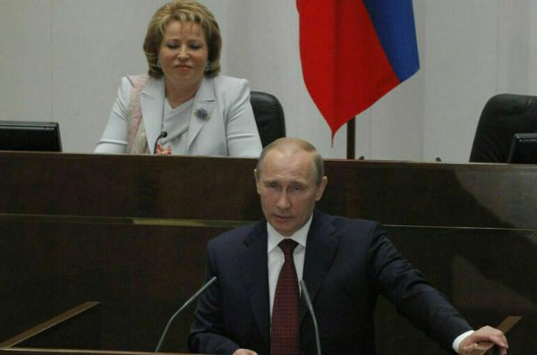 В Госдуму не пустили пиратов, а в Совфед — случайных людей