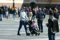 Володин: Киевский режим торгует украинскими детьми