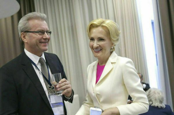 Гарри Минх: В работе с парламентариями необходима разумная жесткость и чувство юмора Гарри Минх: В работе с парламентариями необходима разумная жесткость и чувство юмора