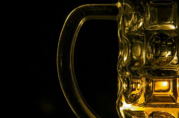 Подготовлен законопроект о праве властей регионов запрещать «наливайки» Подготовлен законопроект о праве властей регионов запрещать «наливайки»