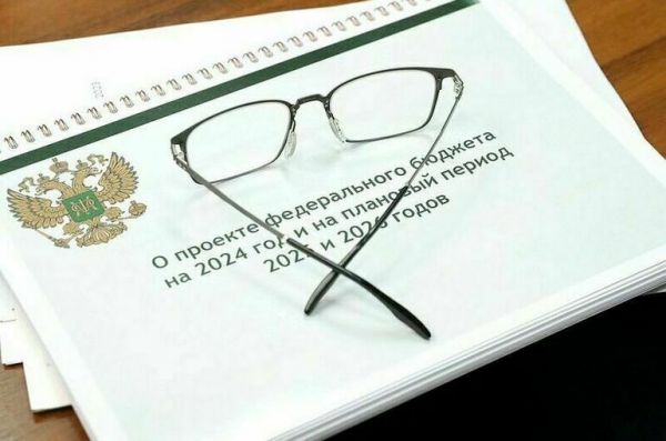 Сенаторы хотят поправить бюджет на 140 миллиардов рублей