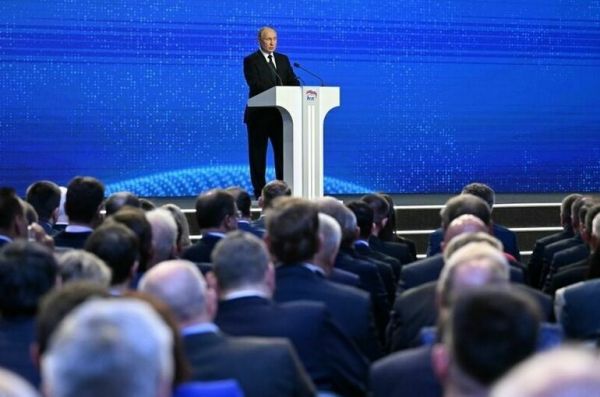 Президент: Рецепты цветных революций в отношении России не сработают Президент: Рецепты цветных революций в отношении России не сработают