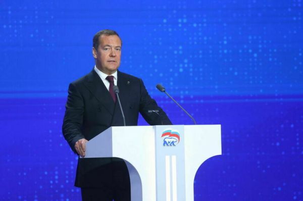 Съезд «Единой России» единогласно поддержал выдвижение Путина на пост президента Съезд «Единой России» единогласно поддержал выдвижение Путина на пост президента