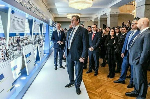 В Госдуме открылась выставка о победе ЛДПР на первых парламентских выборах В Госдуме открылась выставка о победе ЛДПР на первых парламентских выборах