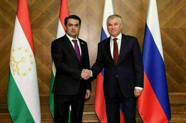 Володин поздравил спикера верхней палаты парламента Таджикистана Эмомали с днем рождения Володин поздравил спикера верхней палаты парламента Таджикистана Эмомали с днем рождения