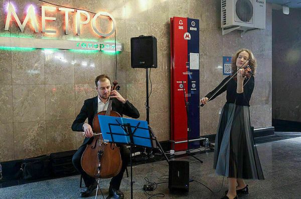 В московском метро показали жизнь сенаторов