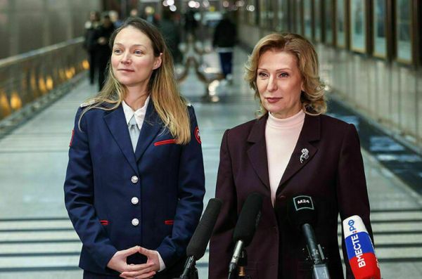 В московском метро показали жизнь сенаторов