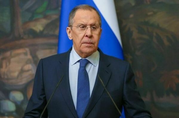 Иностранным посольствам могут запретить выступать работодателями для россиян