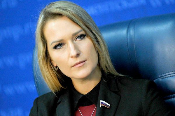 Лантратова предложила давать звание &laquo;Ветеран труда&raquo; за многолетний труд в значимых областях