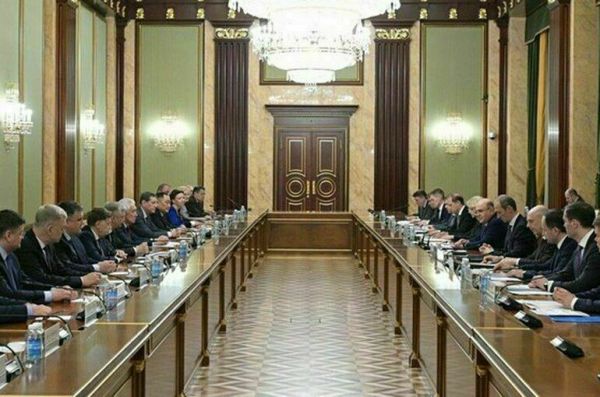 Ремонт школ, земля для бойцов СВО и льготы многодетным: о чем премьер-министр говорил с депутатами