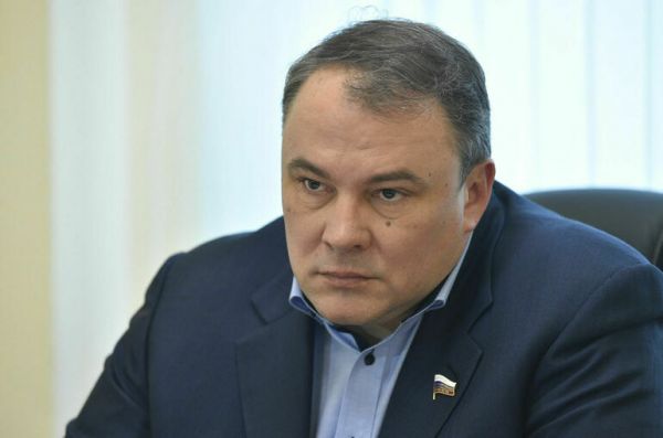 Толстой назвал нежелательным пребывание в России мигрантов с судимостью