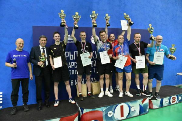 Команда кабмина против команды думцев: чья ракетка оказалась проворнее