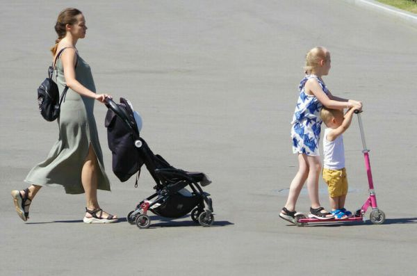 Минтруд разъяснил, кому положена семейная налоговая выплата