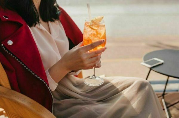 На летних верандах кафе и ресторанов хотят разрешить продажу спиртного