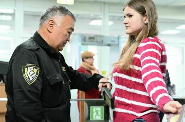 Наблюдатели проверят, чтобы школьниц больше не раздевали перед ЕГЭ Наблюдатели проверят, чтобы школьниц больше не раздевали перед ЕГЭ